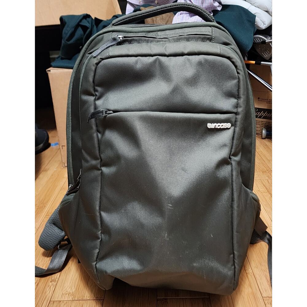Incase ICON Laptop Backpack 23L Many Compartments Green School Hiking Outdoor